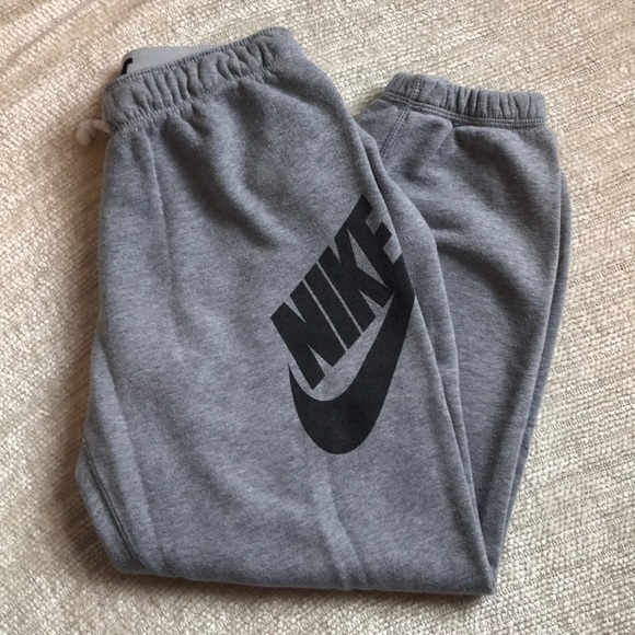 Nike Pants - Nike Capri sweats Sz Small